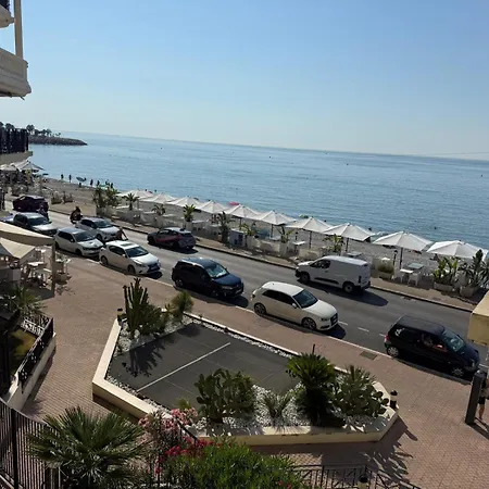 Victoria Front De Luxury Apartment