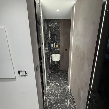 Victoria Front De Luxury Apartment