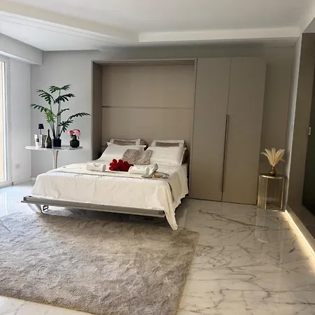 Victoria Front De Luxury Apartment