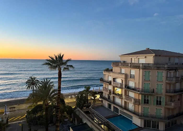 Front De Apartment *