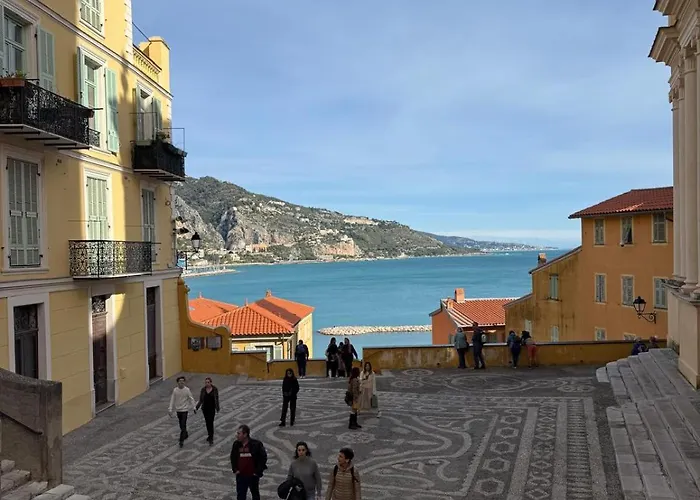 Apartment Front De *